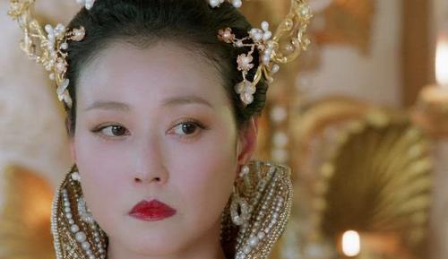 第三个自私的母亲大家也是猜到了,她就是旭凤的母亲天后了,其实这个