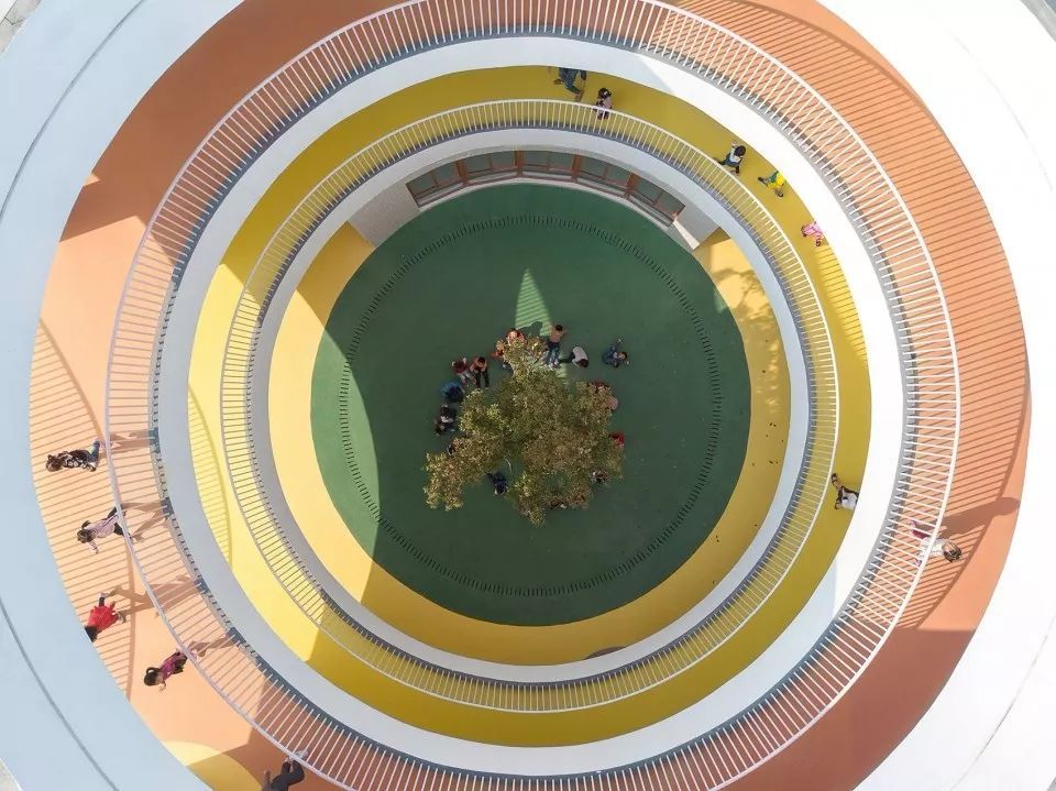 幼儿园建屋顶 北京现漂浮幼儿园,网友:熊孩子可"上房揭瓦" 了