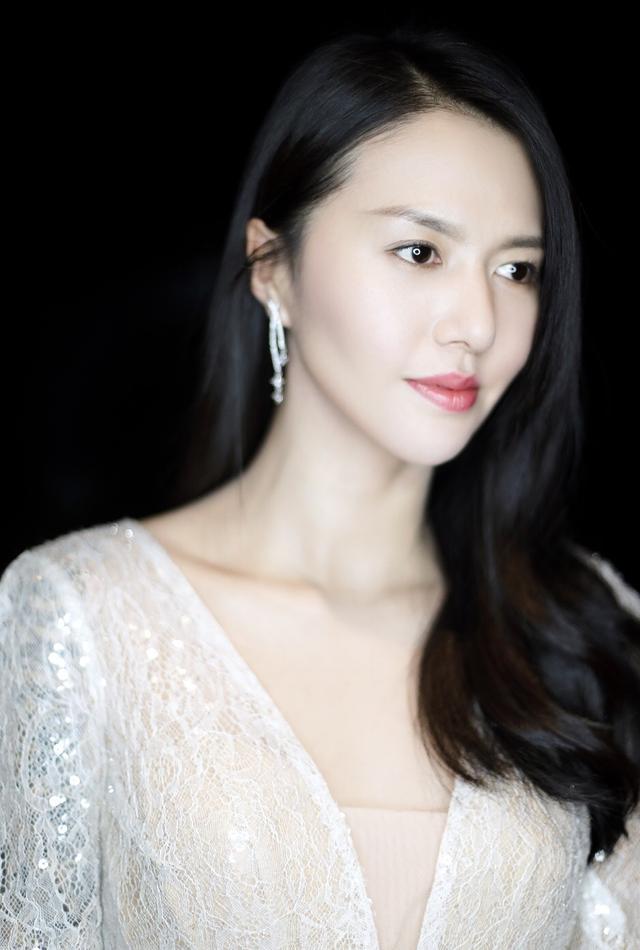 李维嘉又多了一个"姐妹",同款鹰钩鼻亮了