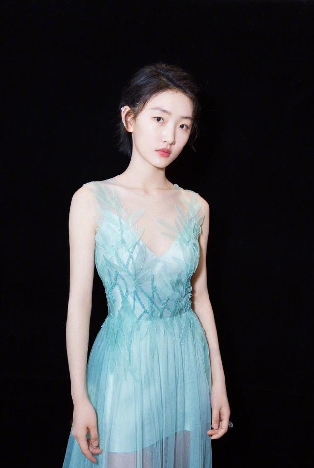 周依成为这部吴克群自导自编自演的新戏女主