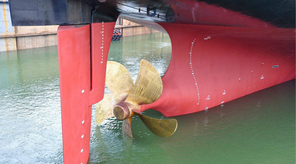 排水量30万吨的货轮螺旋桨有多大专家打了个比方,立马明白了