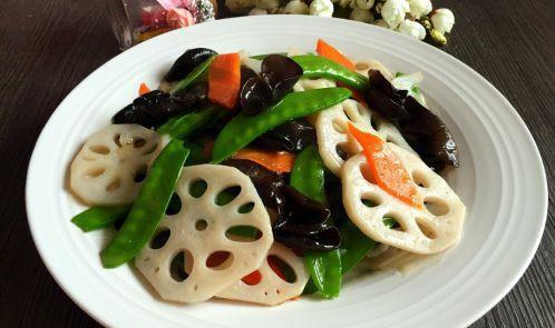 家常菜-荷塘小炒,这道菜有艳丽的色彩和清淡的味觉及丰富的营养