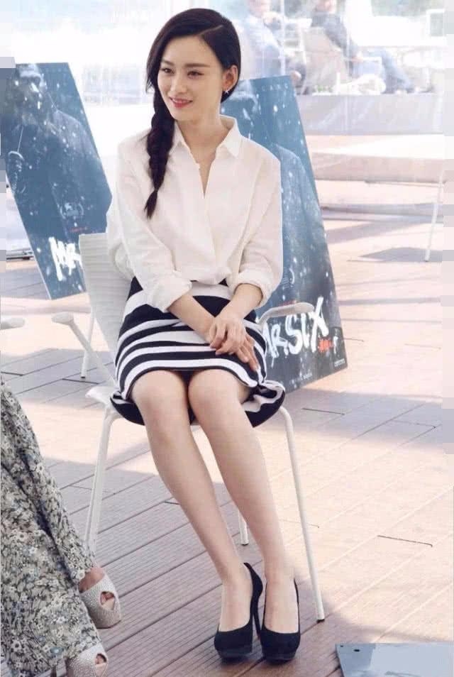 搞不懂尚语贤这条液体裙得有20斤吧都可以当一面湖了