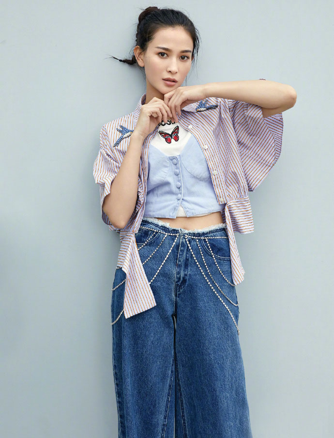 曾是张天爱的丫鬟,今逆袭成时尚达人,裤子都要"走红"了!