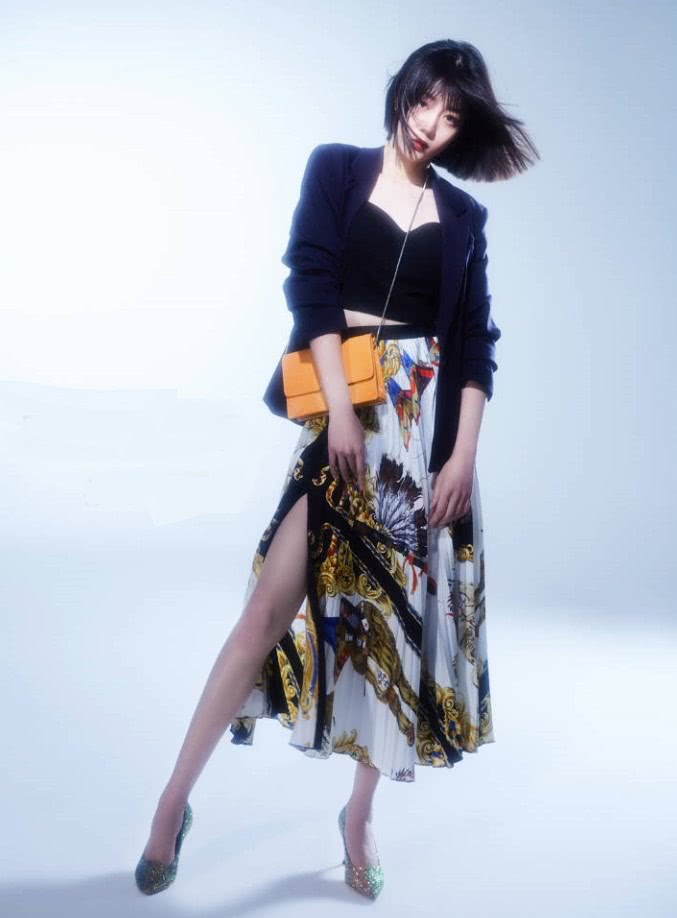 李溪芮走起冷漠风第三张腿长2米最后的造型亮瞎我的眼