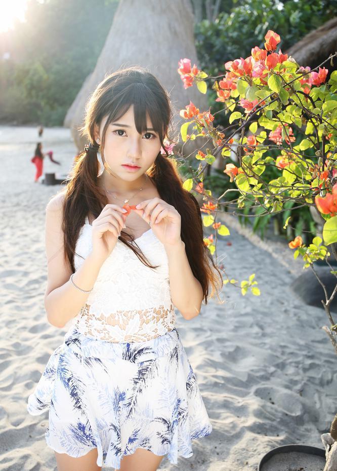 夏季沙滩偶遇清纯妹子, 穿搭清新连衣裙让你找到初恋的感觉