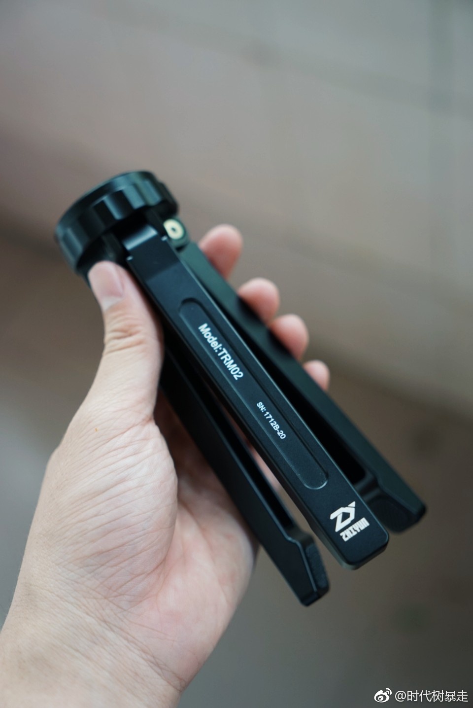 云鹤2是一款性能超强大的单反稳定器