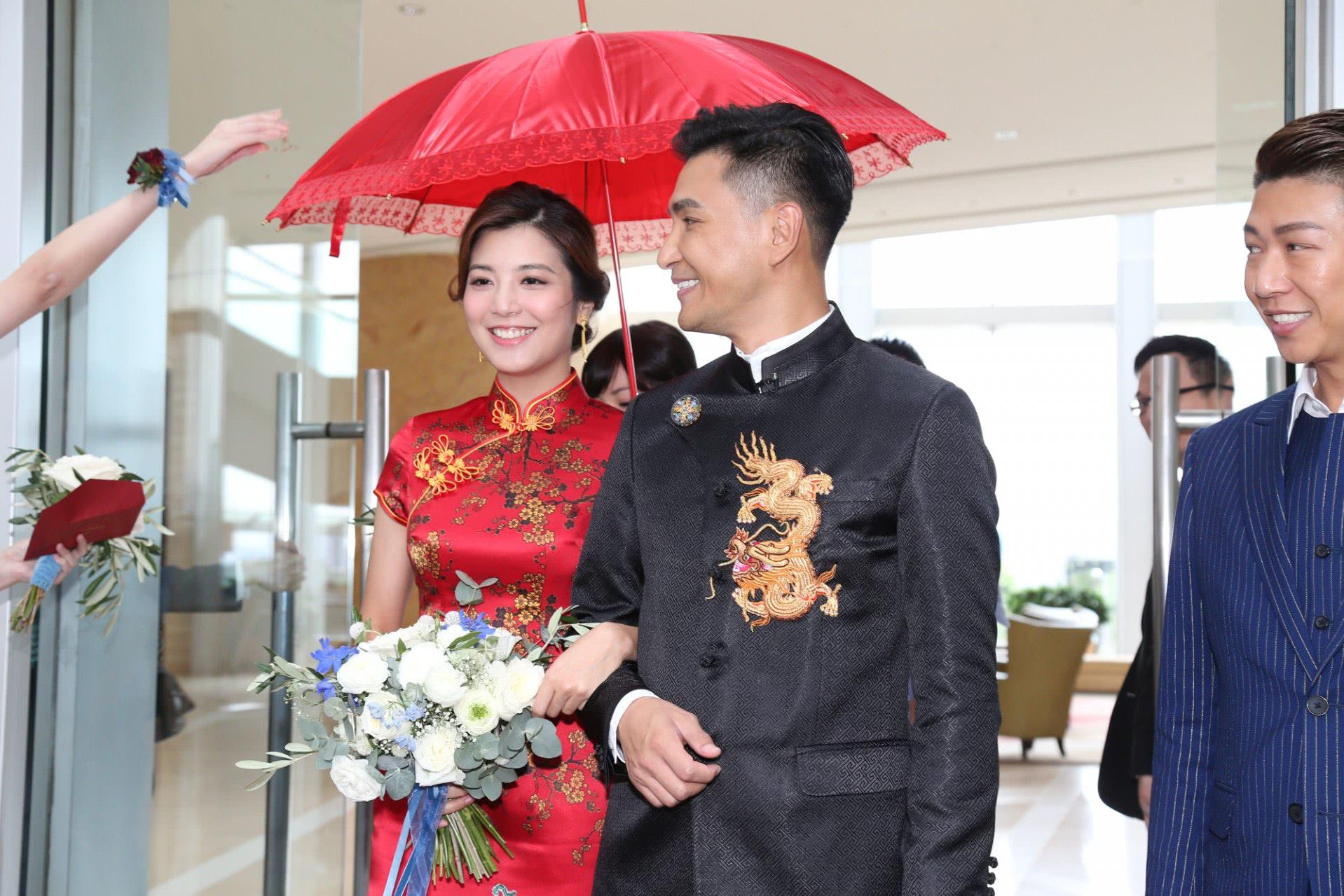 陈展鹏单文柔大婚之日不停甜笑接完新娘再坐船出海很浪漫