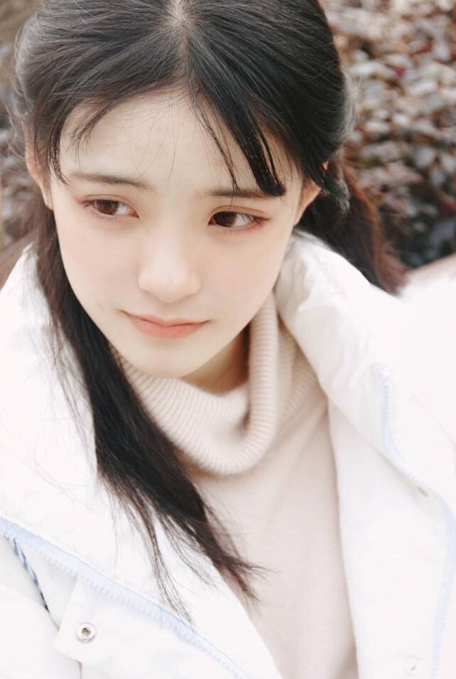 虞佳瑞 01年的妹纸 来自浙江温州 又是一位校服女神