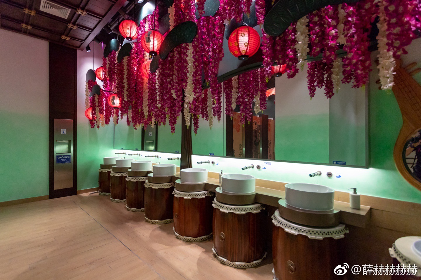 位于泰国芭提雅的@泰国Terminal21购物中心 是一座大型综合购物商场