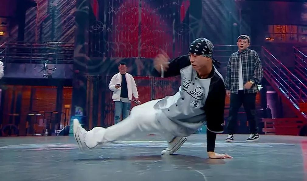 就是街舞》小白被淘汰十分可惜,所幸还有他晋级了!