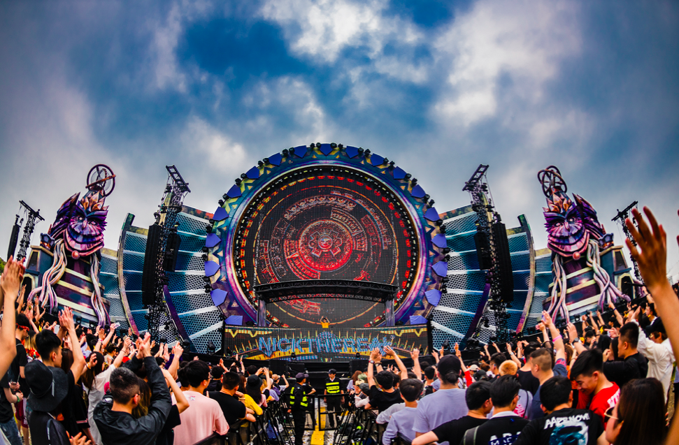 近日,全球最炸的电音节品牌edc在上海完成了连续两日不间断的电音