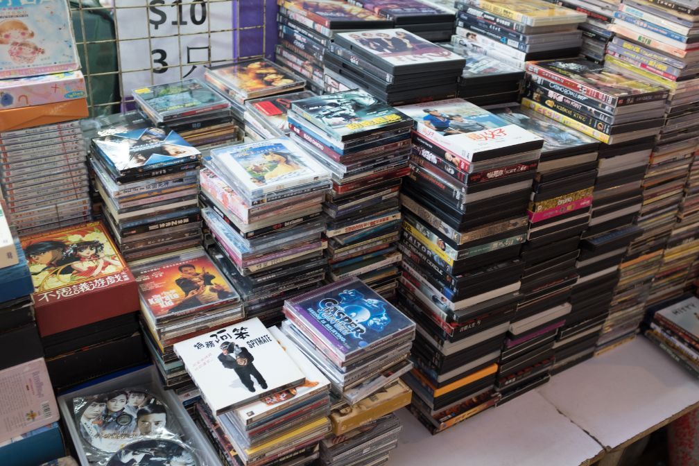 香港深水埗实拍,香港最穷的地方,老年人还过着电影中的旧生活