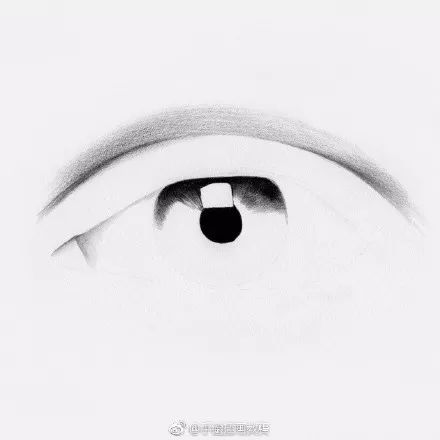 素描教程 | 教你画一只眼睛,超详细步骤