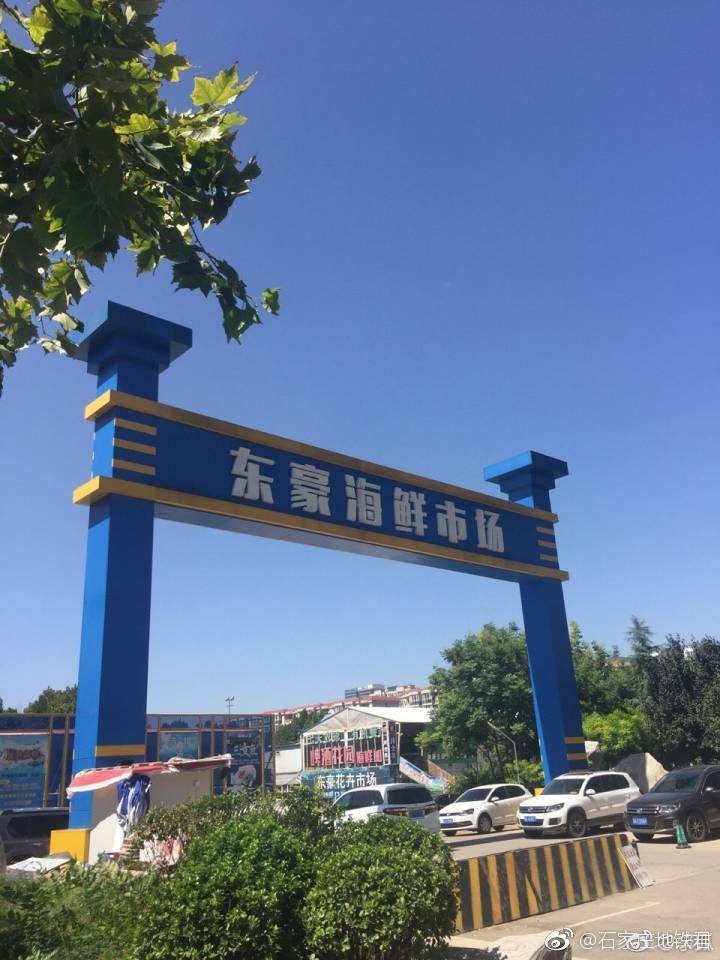 网友@擎狐 提醒说:东豪海鲜城缺斤少两的情况挺严重