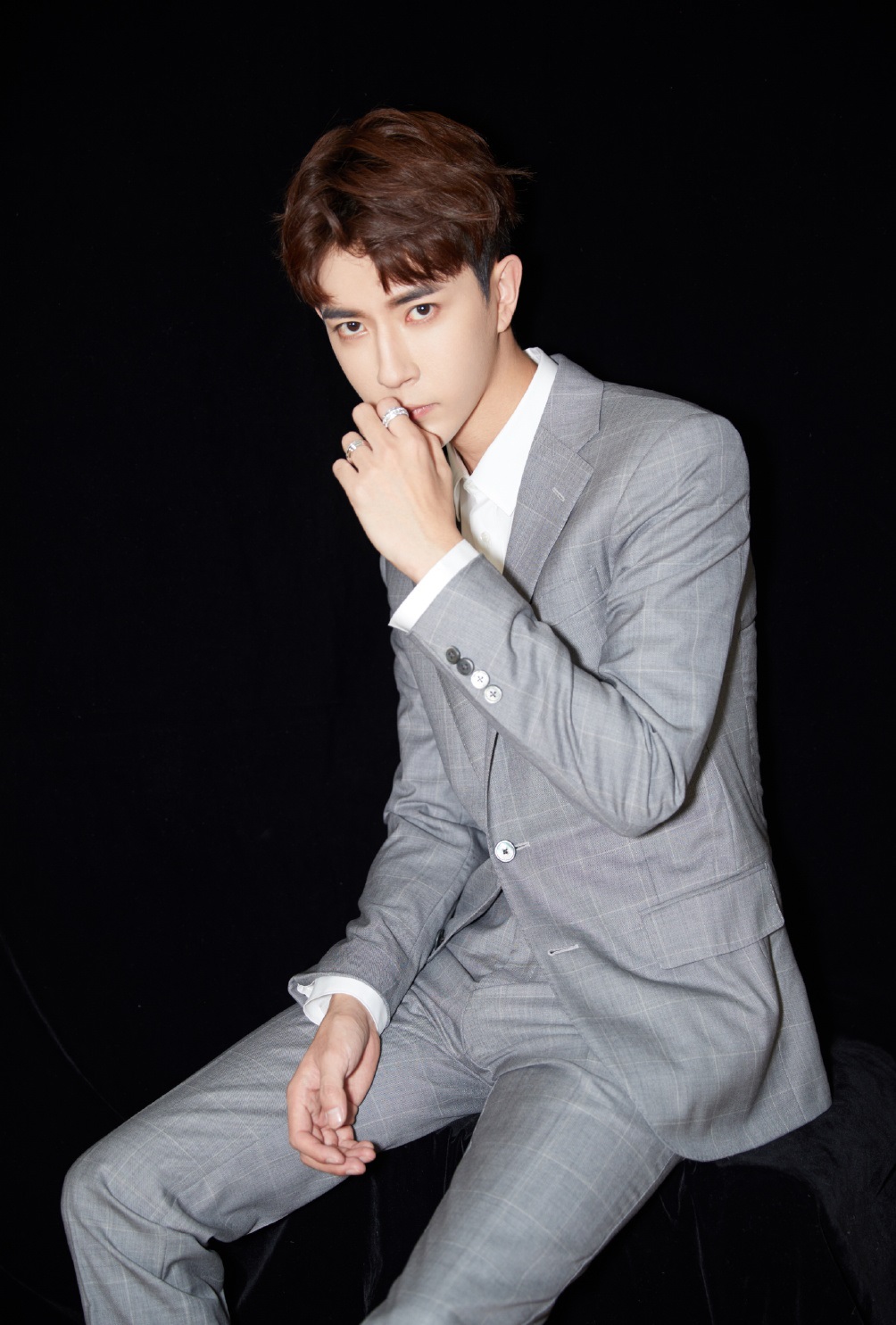 于朦胧真会穿,新造型变十足"花美男",女人看了都要怀疑人生