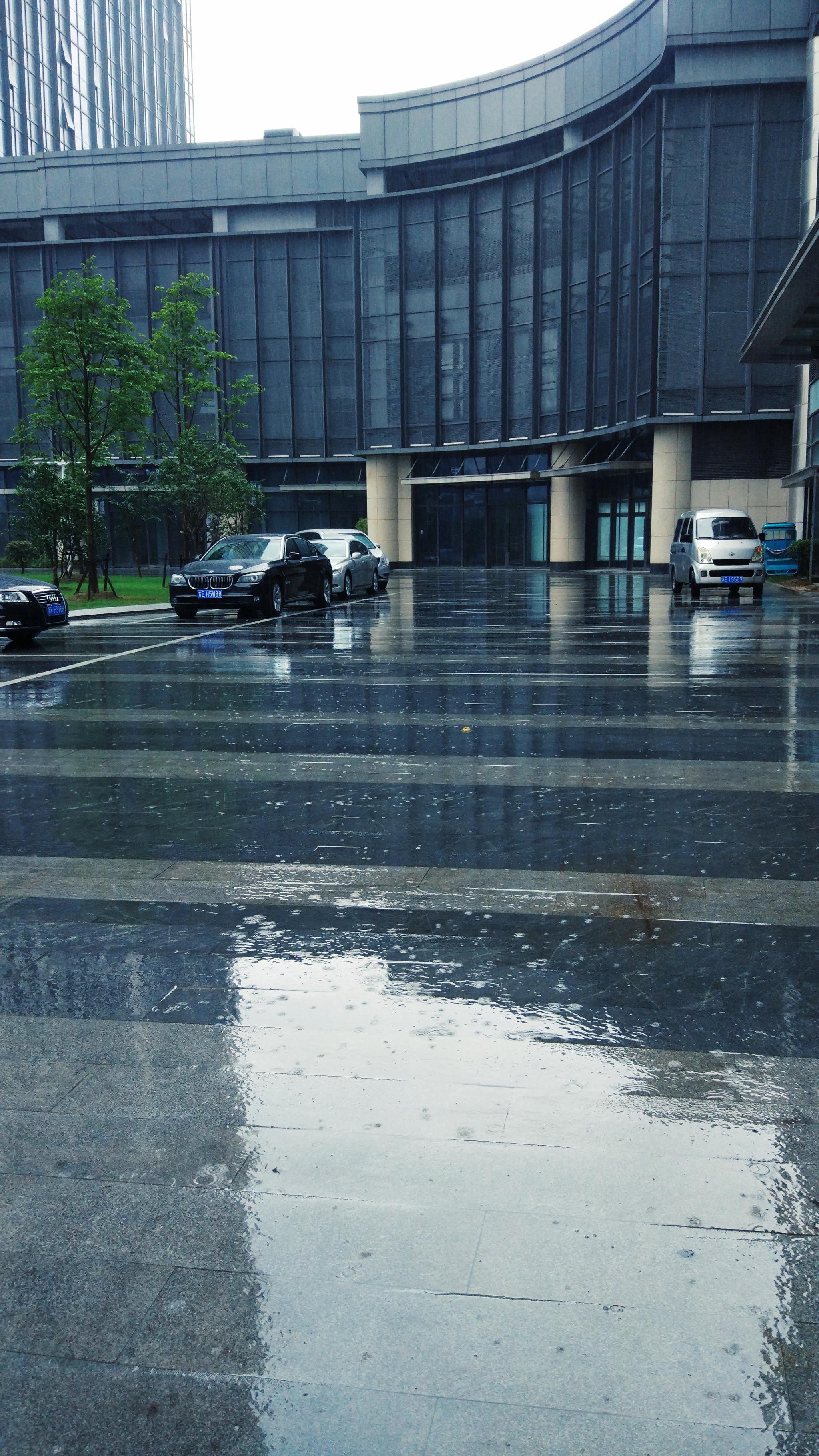 雨中的张家港,换个滤镜欣赏下这个城市的天空.