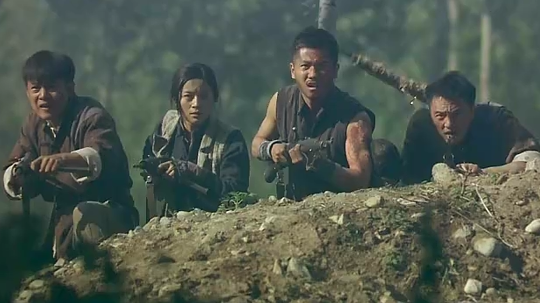 一群游击队想偷袭小鬼子,没想到中了埋伏差点全军覆没