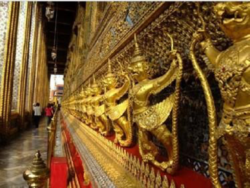 都是贴满金箔,上半身为女儿身,下半为狮子身和上半是男儿身,下半为鸟