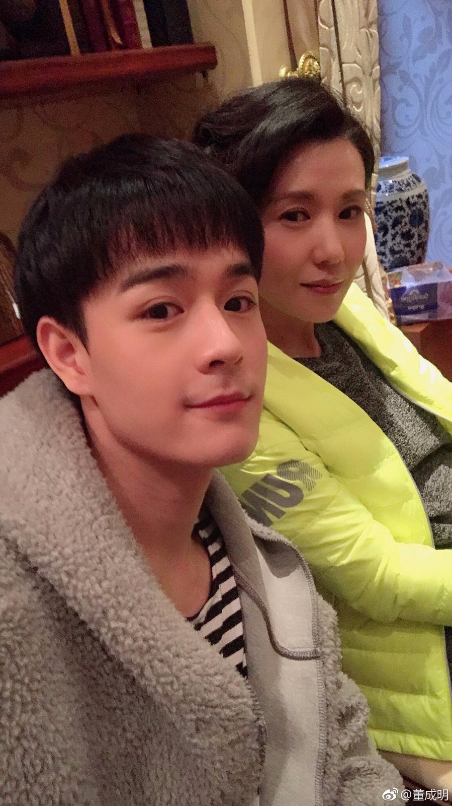 《陪读妈妈》主创母亲节温情互动 梅婷邬君梅曾黎郝洋获祝福