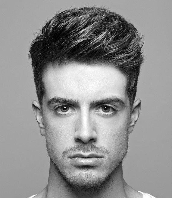 的发型,完全可以提高颜值一大截 今年两边短,中间高的背头比较流行