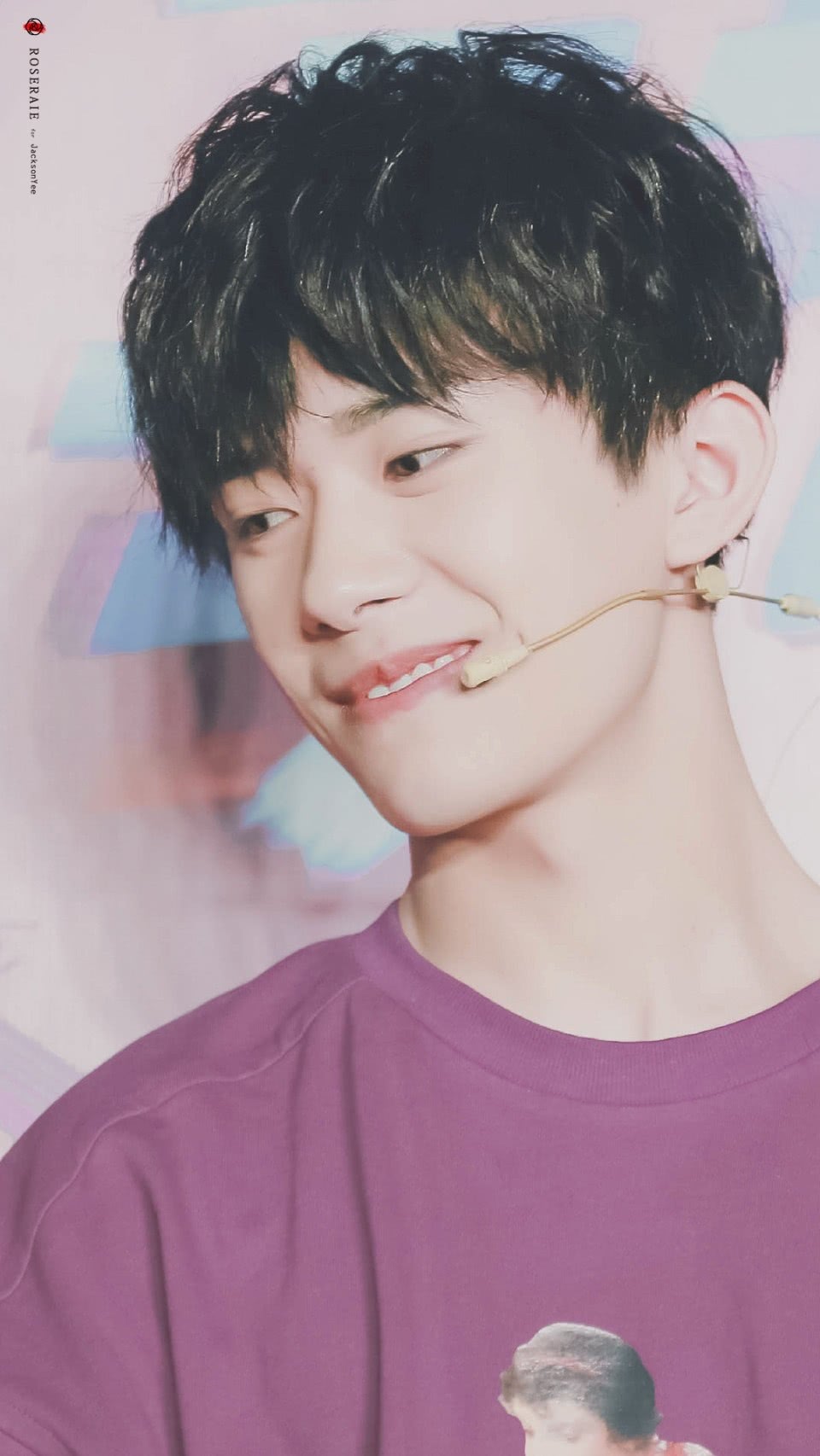 9张动图看易烊千玺的9个超软萌小动作!苏不哭你算我输!