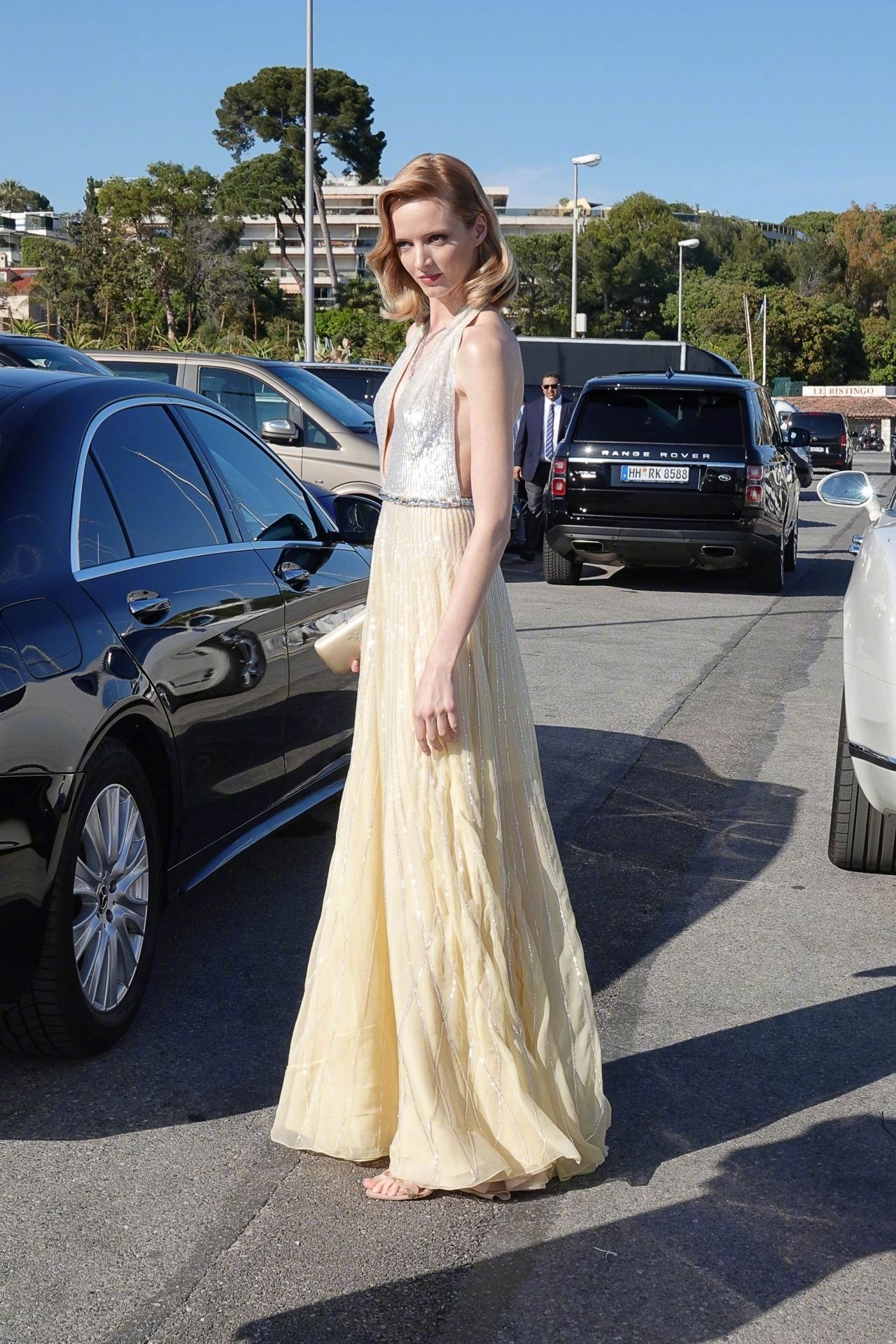 在戛纳电影节出席活动走秀的俄罗斯超模dariastrokous