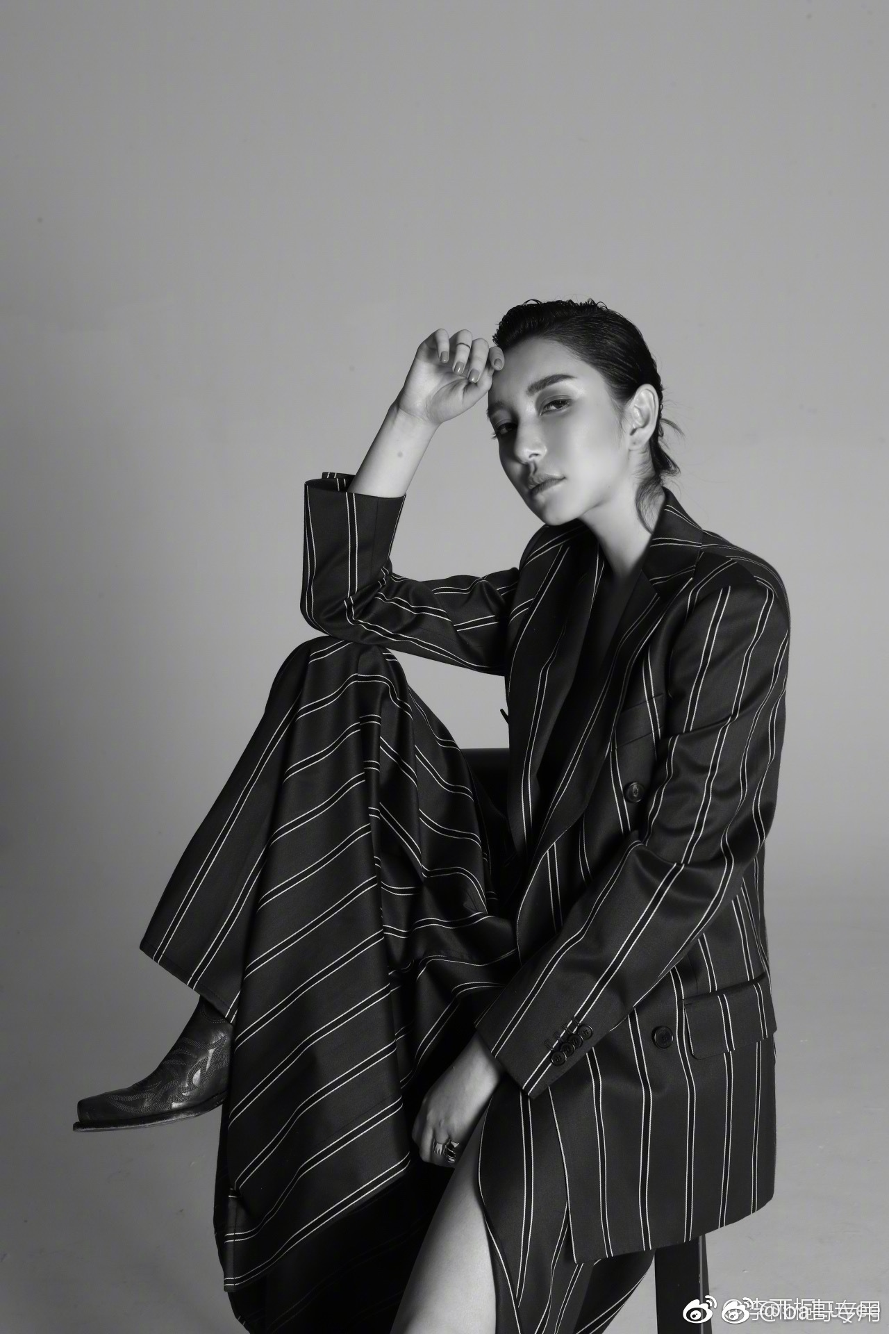 李雨桐发微博爆薛之谦的妻子高磊鑫怀孕了,还一起去拍亲子照