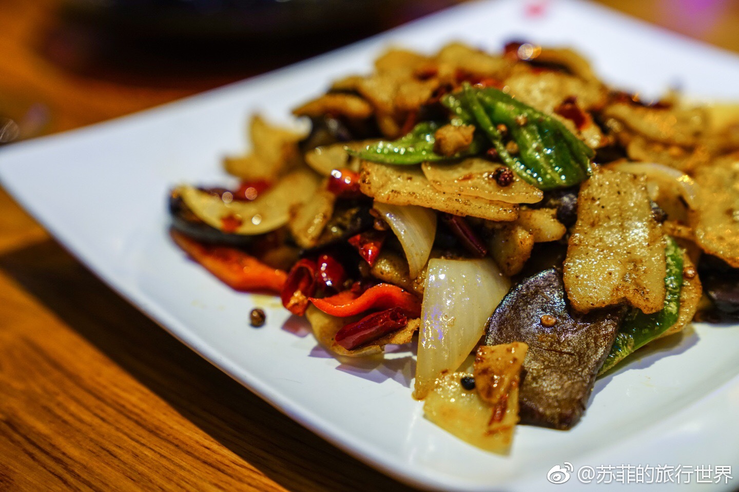 好客玛里音乐餐厅,才刚离开就开始怀念,馕坑肉,黑白肺,胡辣羊蹄,奶茶
