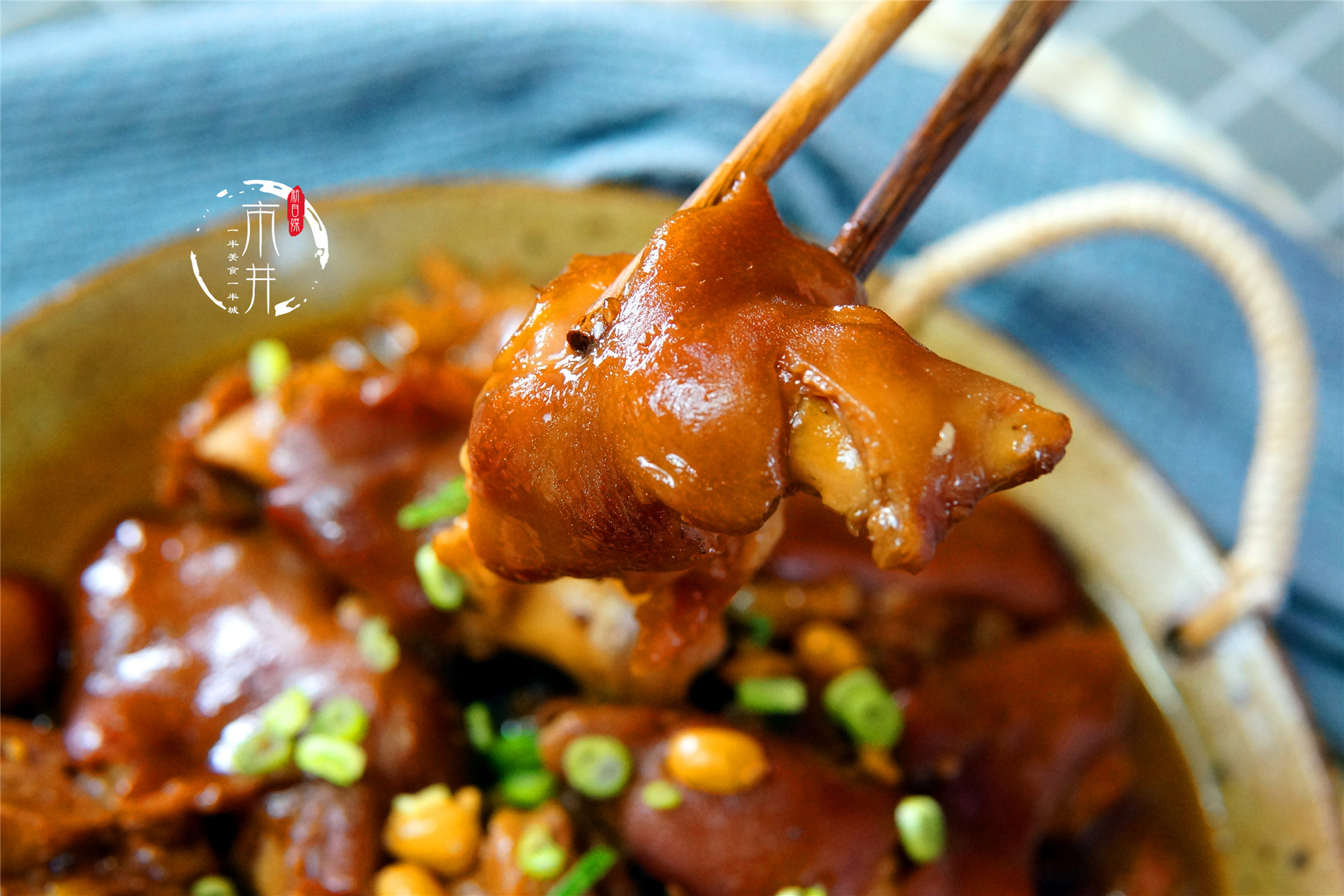 都不肥,都是满满的胶原蛋白啊,多吃点对皮肤特别好,所以猪脚这种食材