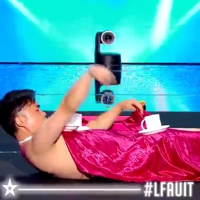 日本搞笑艺人西P在法国达人秀上的表演,一如既