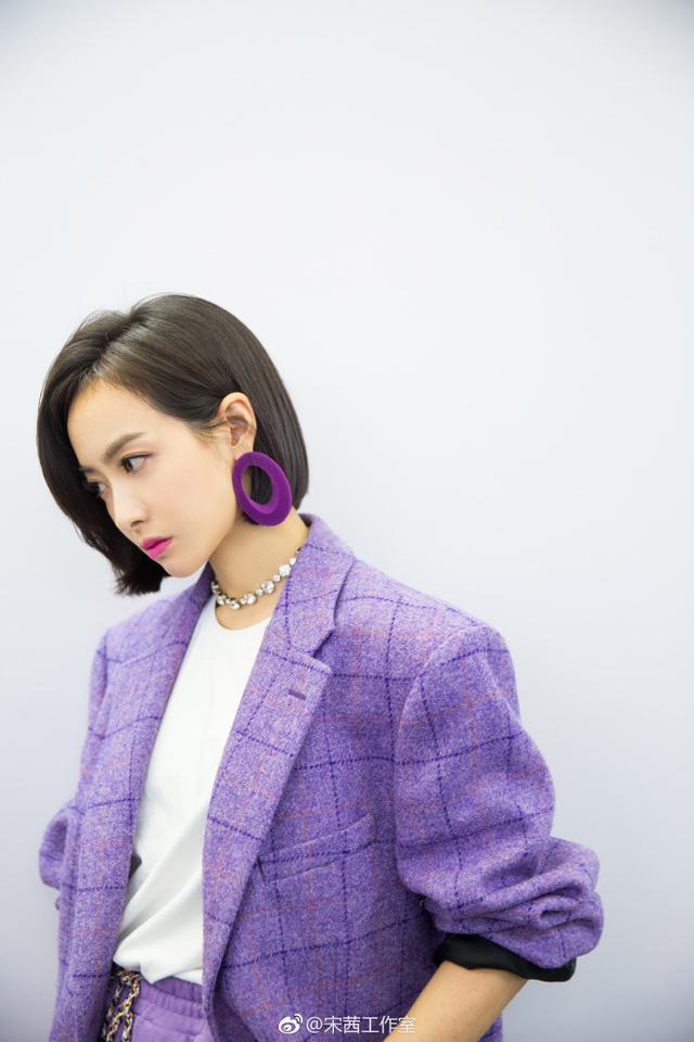 宋茜打扮得真年轻!清爽穿搭白色运动装,完全看不出已经31岁了