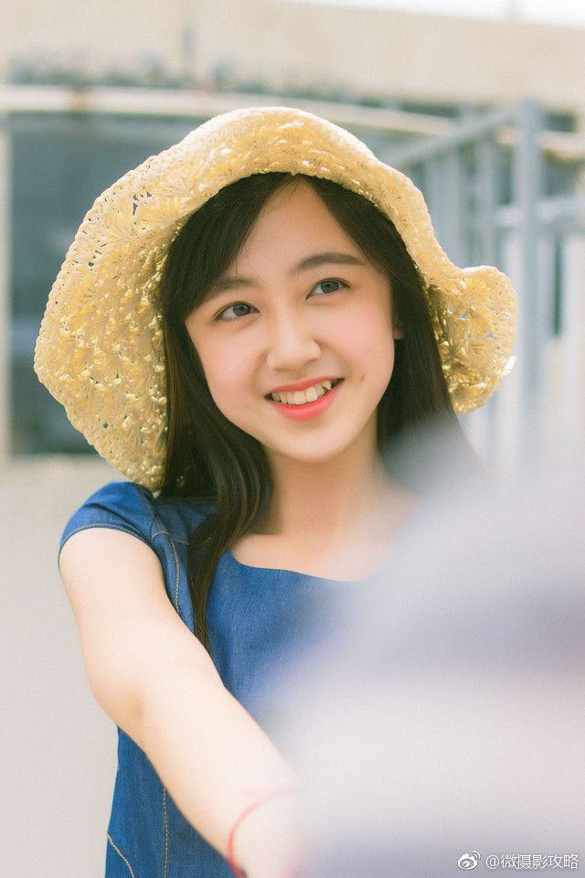 梨涡笑颜甜美美女小草帽清新生活清纯写真集