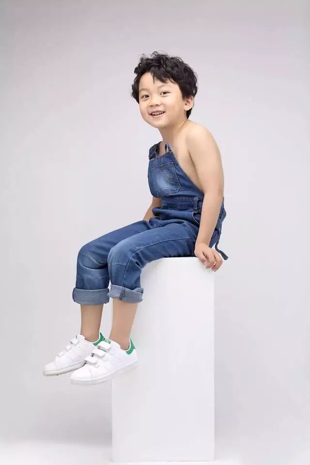 萌娃李庆誉最新写真曝光参演电影大轰炸备受期待