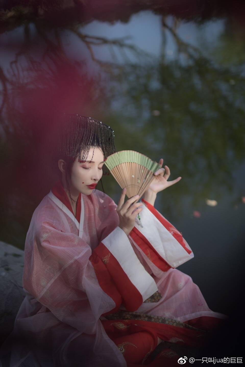 木绣球 / 南 出镜: 服装:|木绣球|司南|汉服_新浪新闻