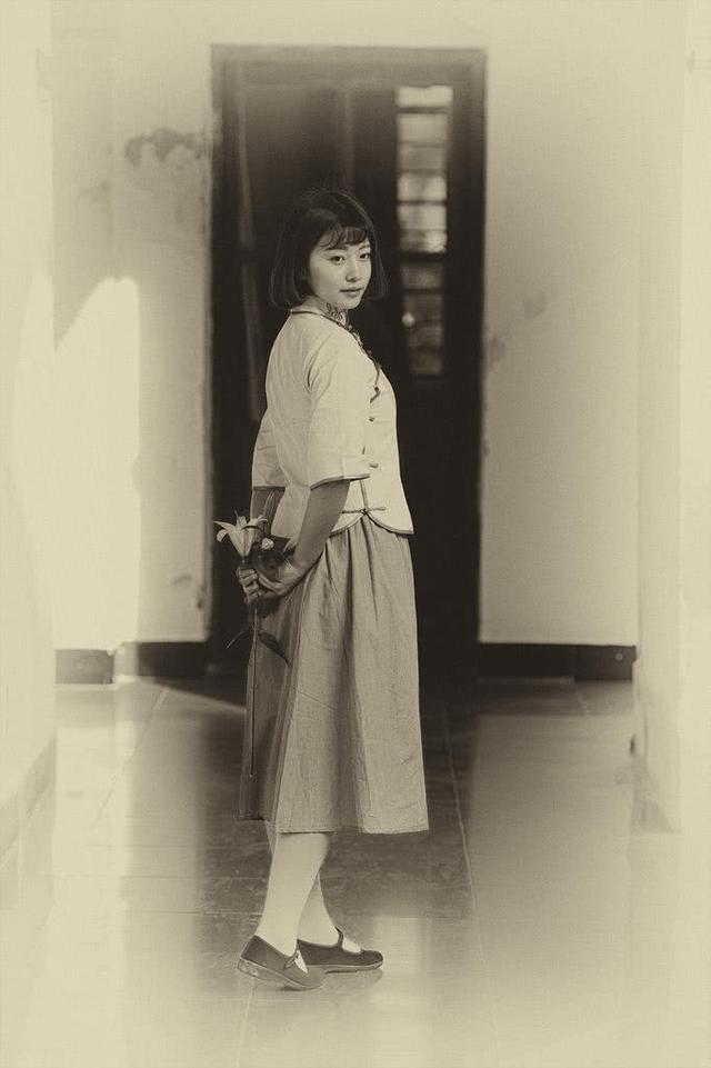 老照片又是一年开学季民国美女学生与众不同的精气神