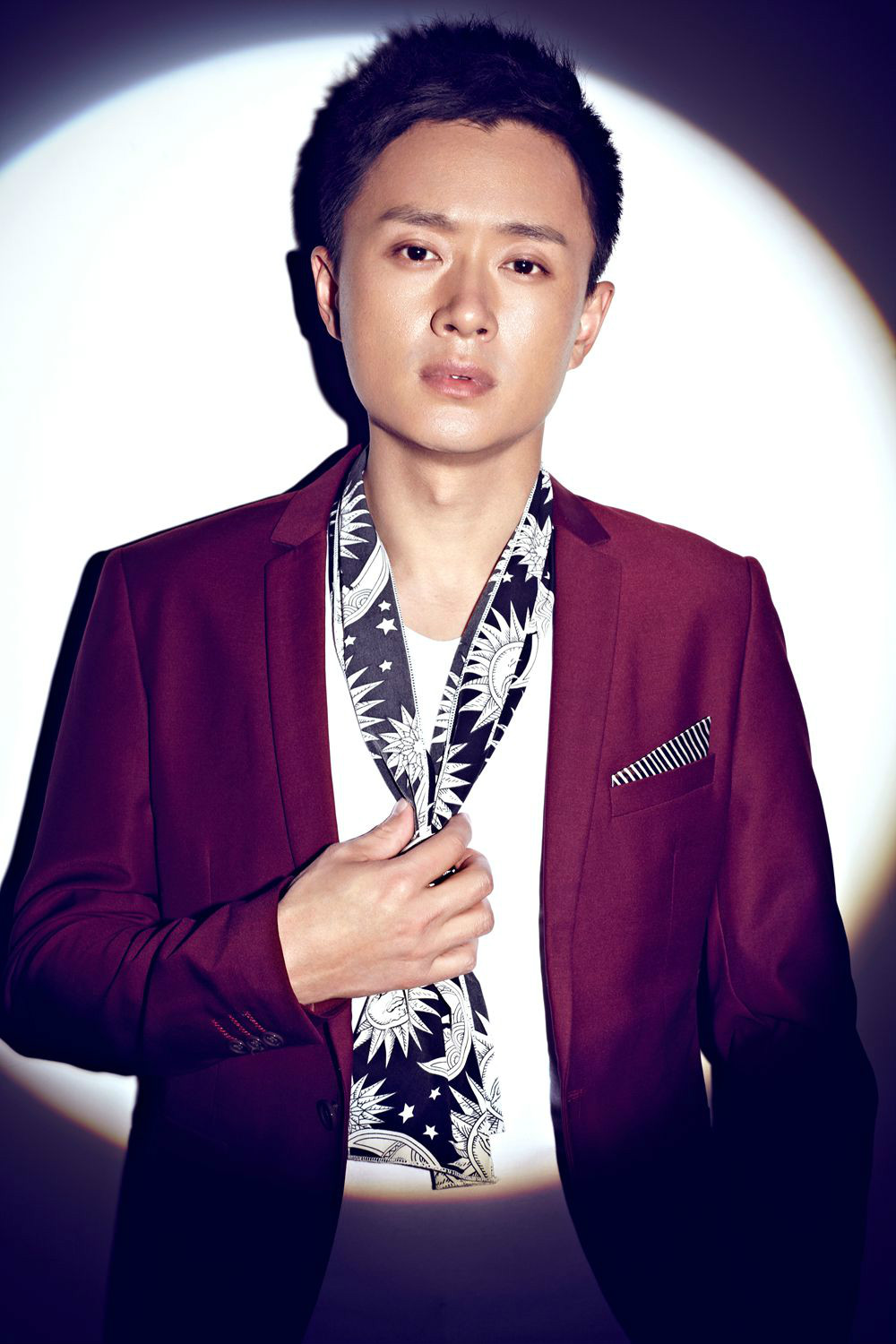 他曾比黄晓明还红,最红时选择去当兵,今成这样