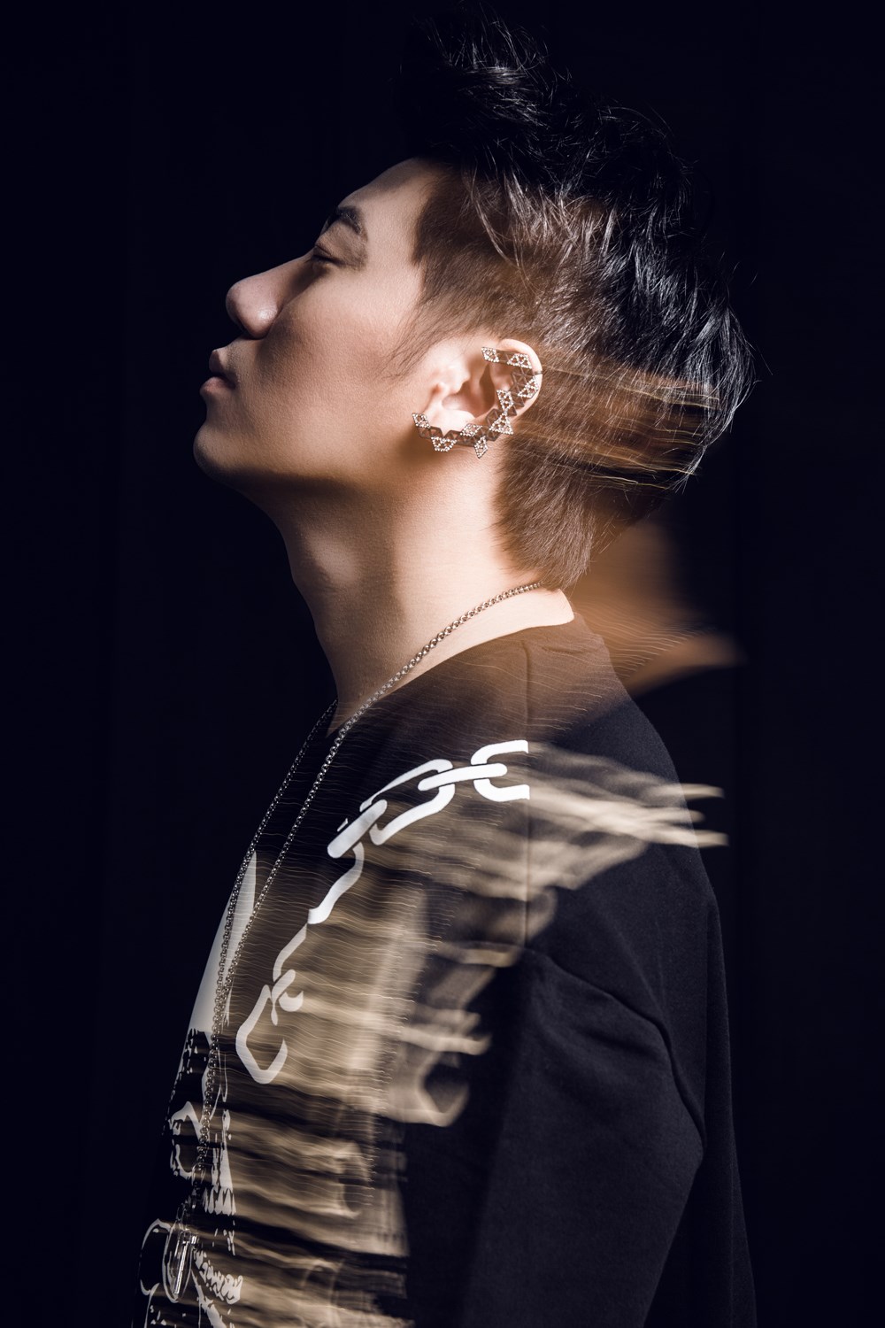 王绎龙新歌《半月夜》mv本月28日上线 浓浓古朴中国风