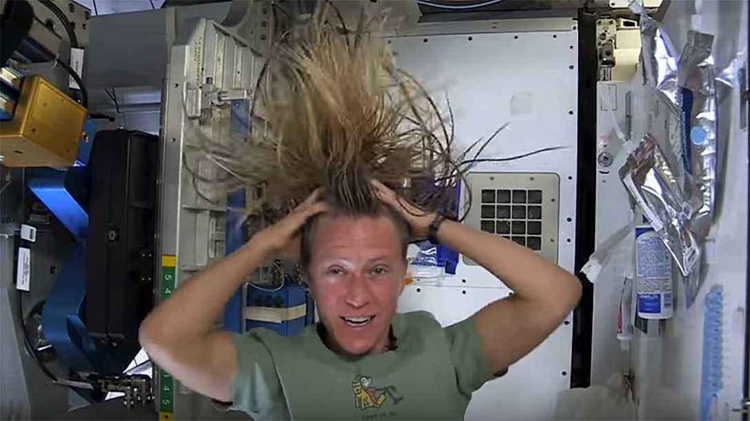 宇航员在太空中是如何喝水上厕所的？非常危险，一不小心就是灾难