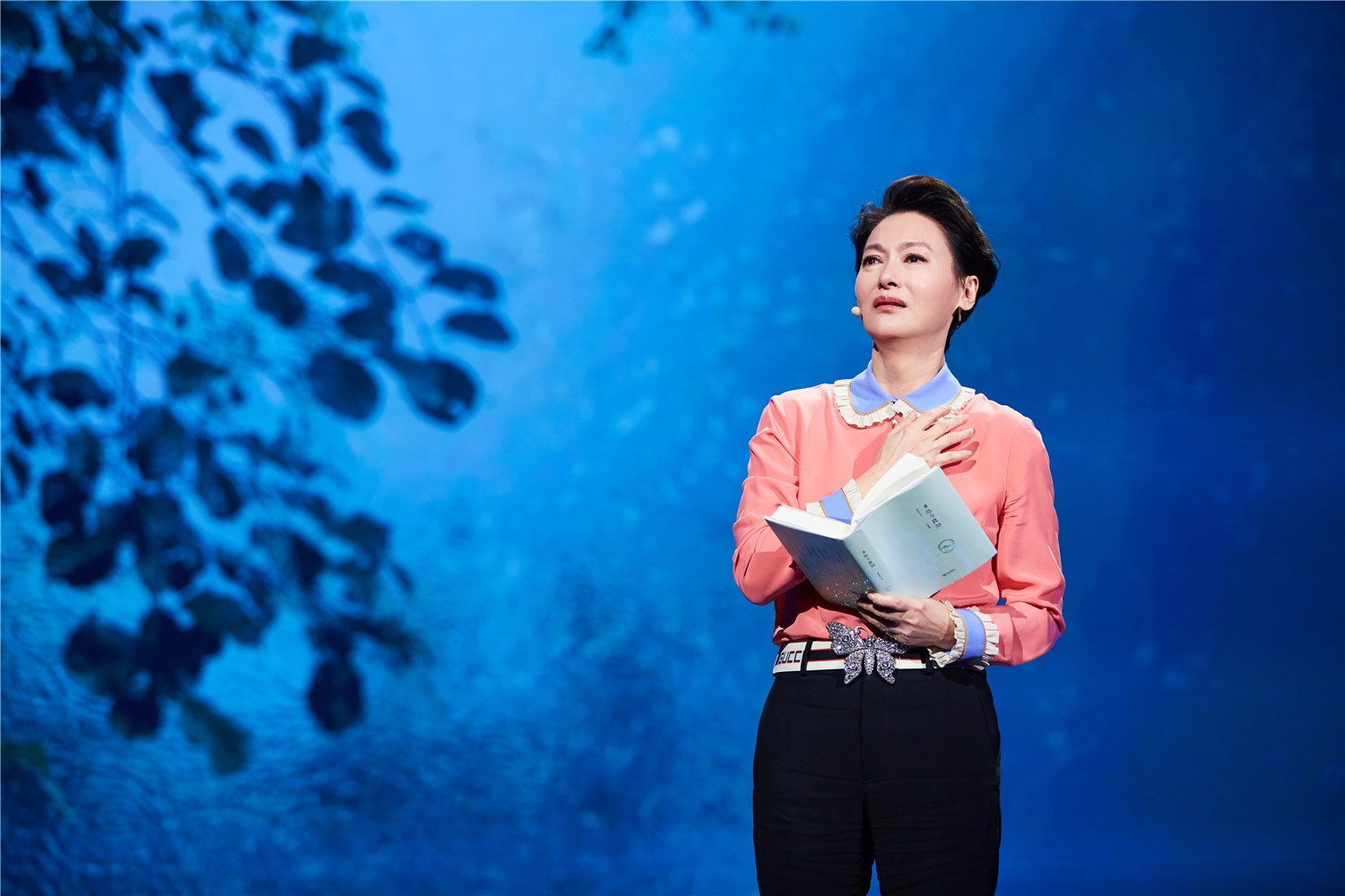 "四金影后"惠英红空降《朗读者》 讲述荣光背后的传奇人生