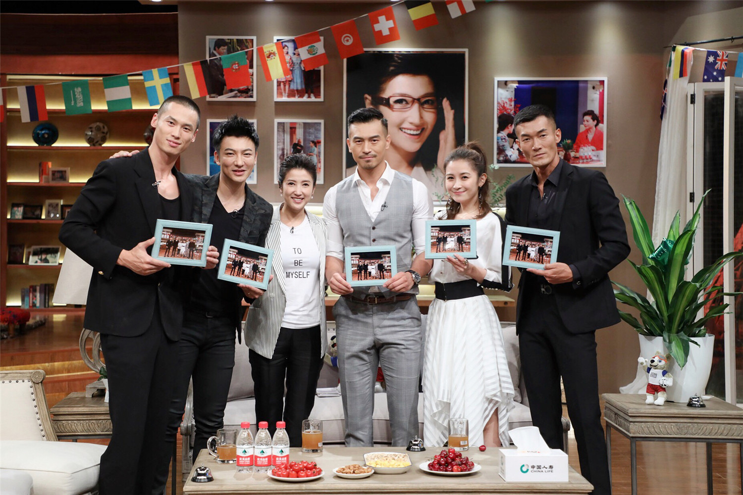 纪焕博穿西装花样炫球技 携明星球队做客北京卫视