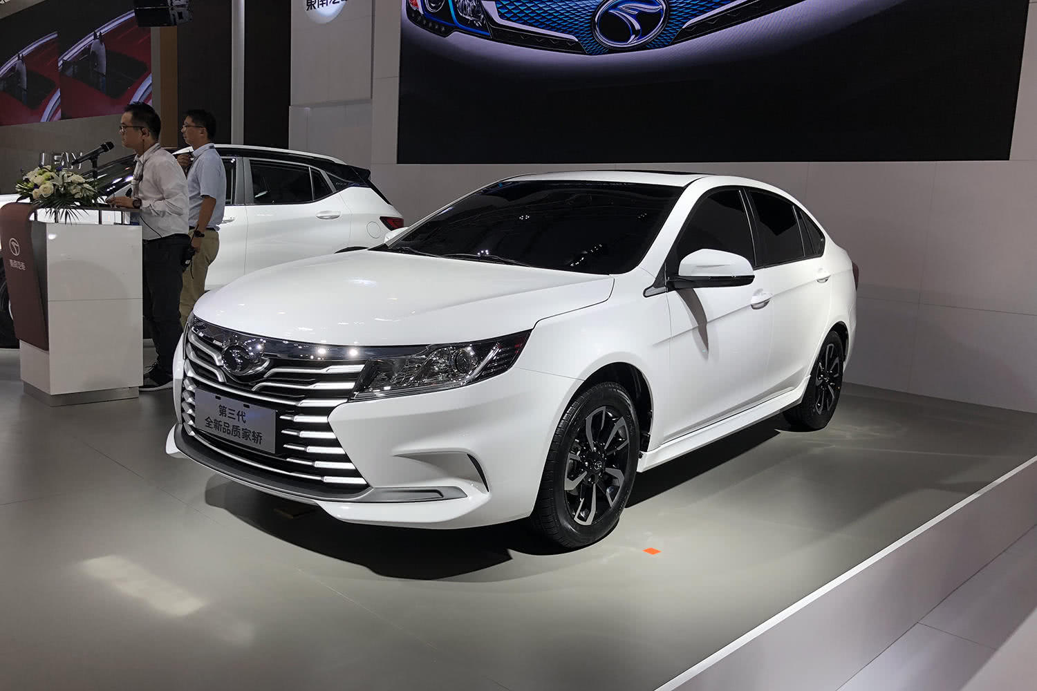 5l进口发动机,后独悬,高颜值,买菜最佳|买菜|发动机|新车_新浪网