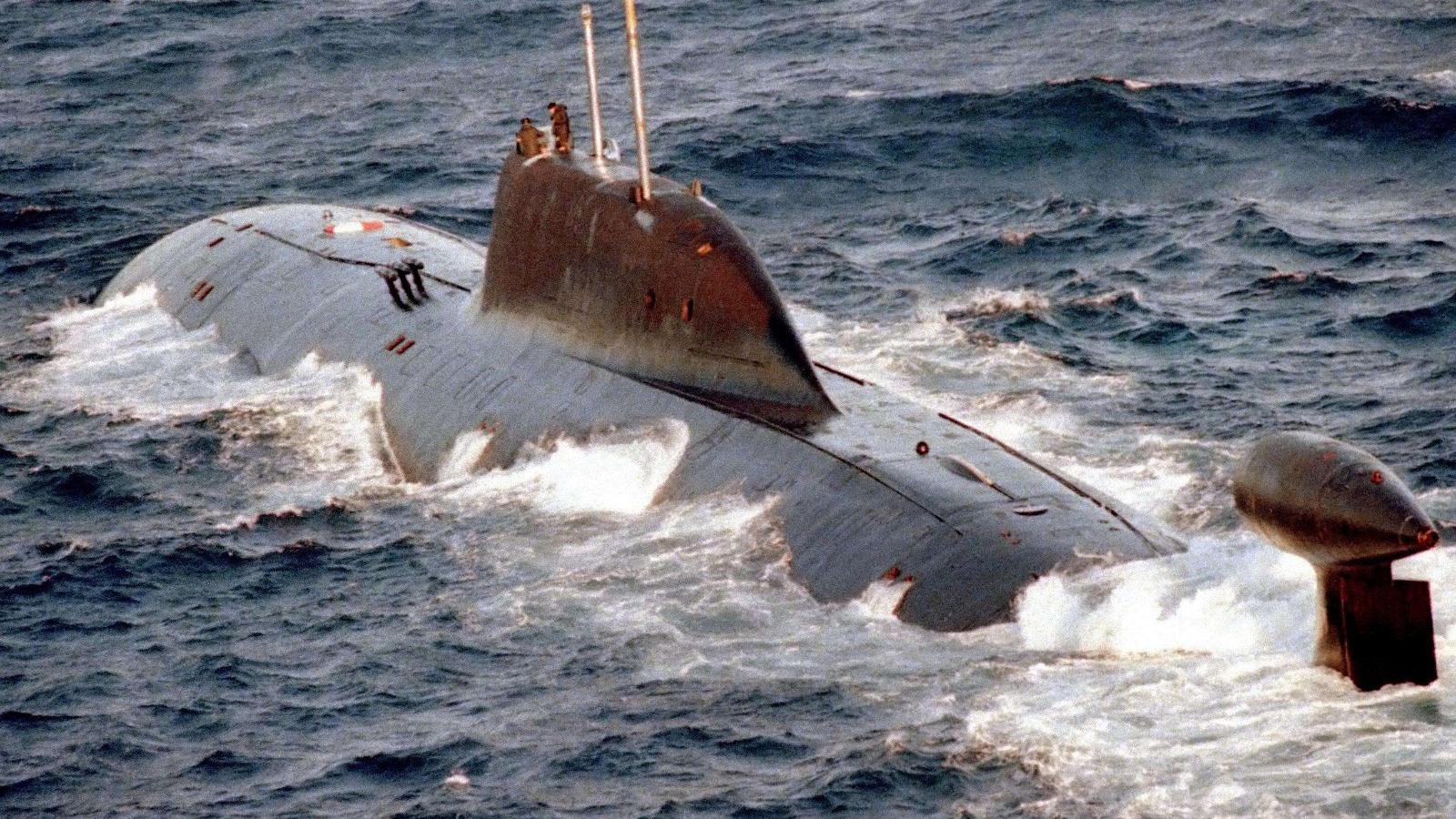 中国海军快艇亮相,90公里时速打破世界纪录,有图纸也无法复制