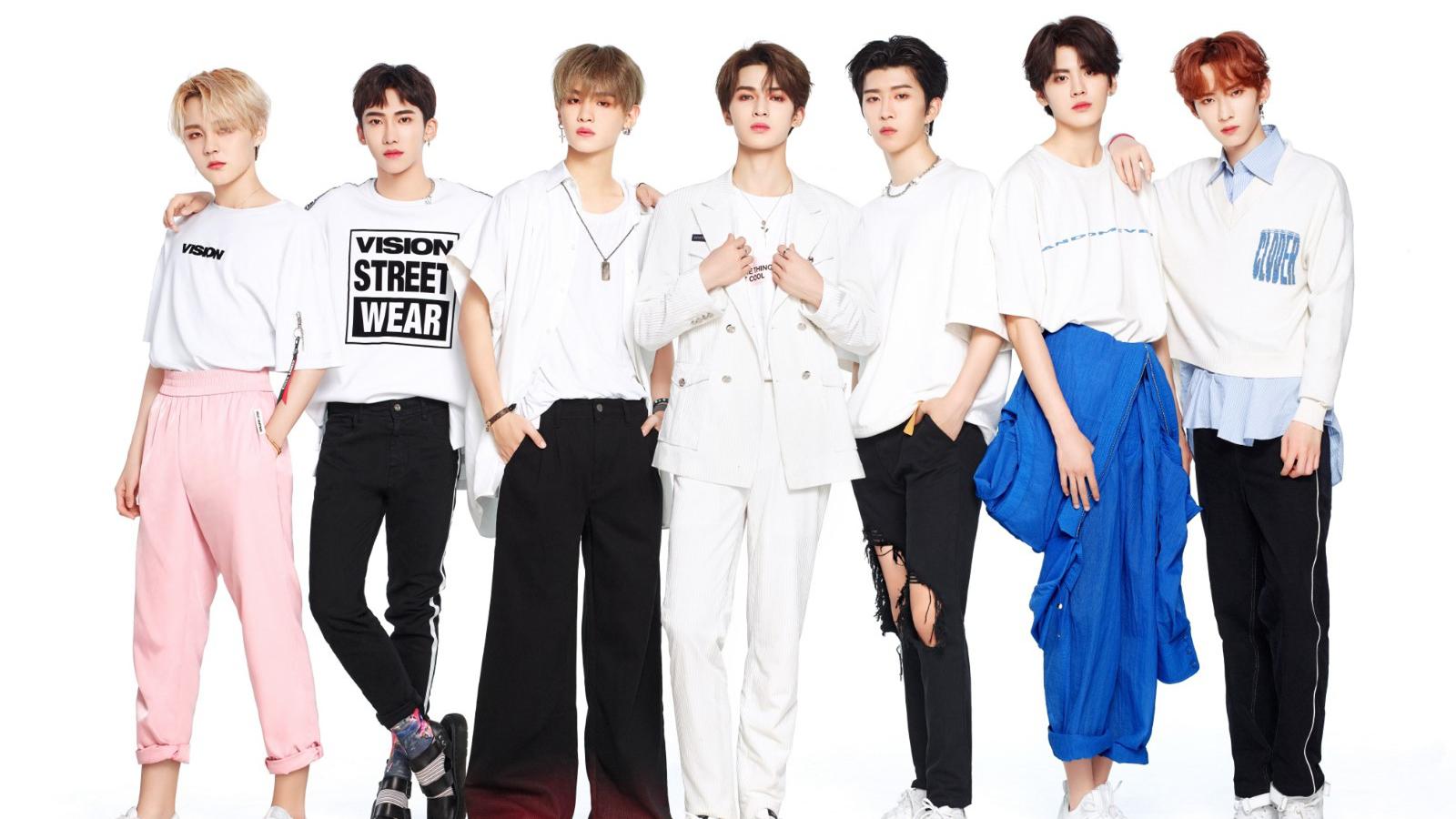 乐华七子合体亮相上海品牌活动,next演绎经典曲《for you》!