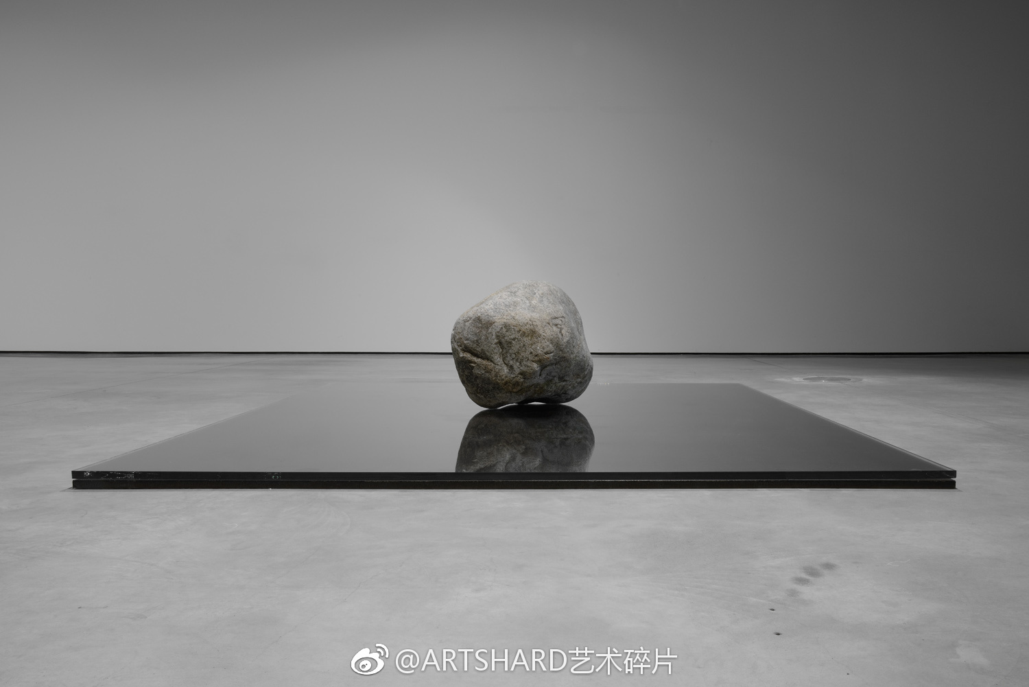 1936年出生于韩国日本物派代表艺术家