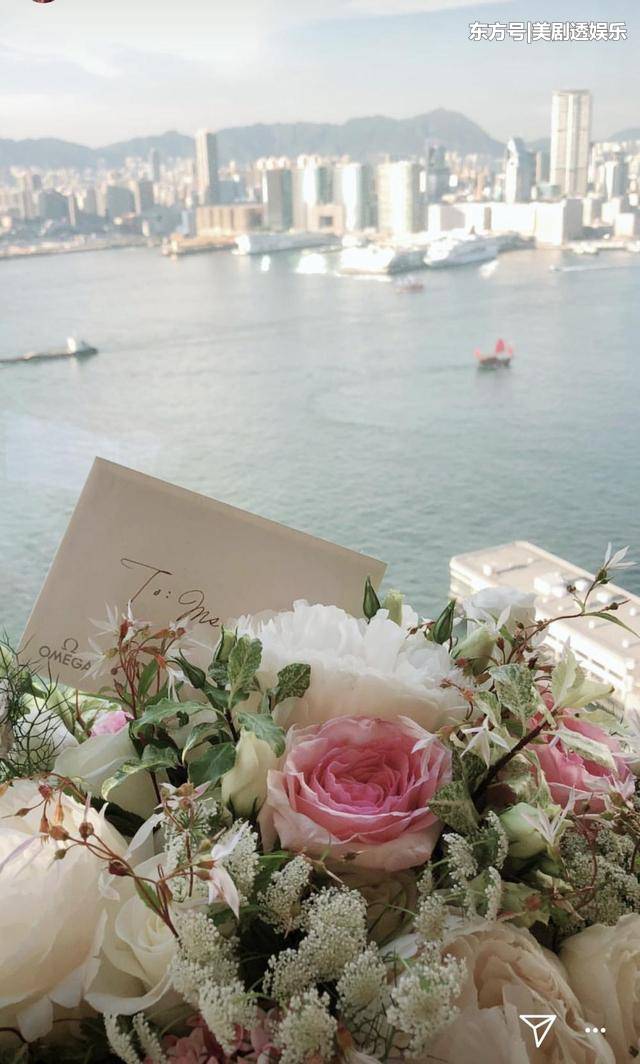 宋慧乔手捧鲜花好美,撩发好仙,网友:想看宋仲基宠妻