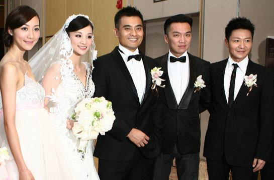 成龙内地签约的第一个艺人,与男星相识15天闪婚,今成模范夫妻