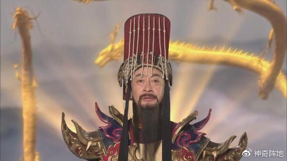 孔宣担任殷商的元帅时,将周军阻于金鸡岭,必杀技是五色神光,分青,黄