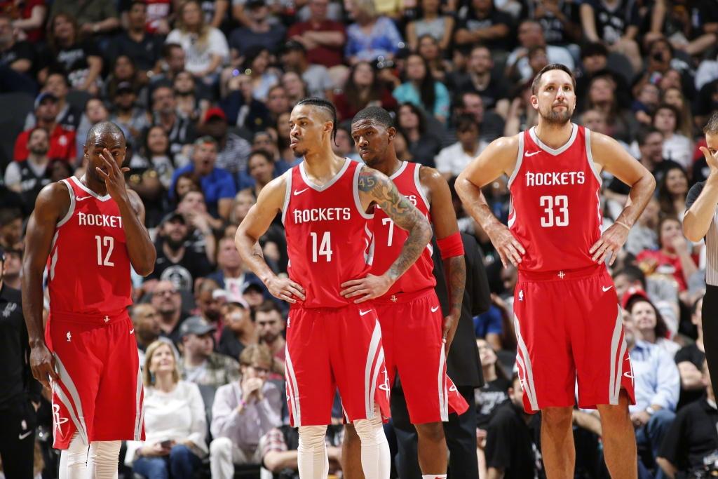 火箭季后赛宣传照,这图看出球员球队地位,格林最霸气周琦边缘人