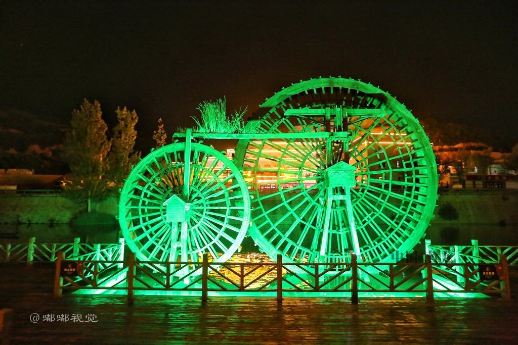 新天地,一城十六园,龙湖,无量山,县城入口,中心街等水景和亮化的实施